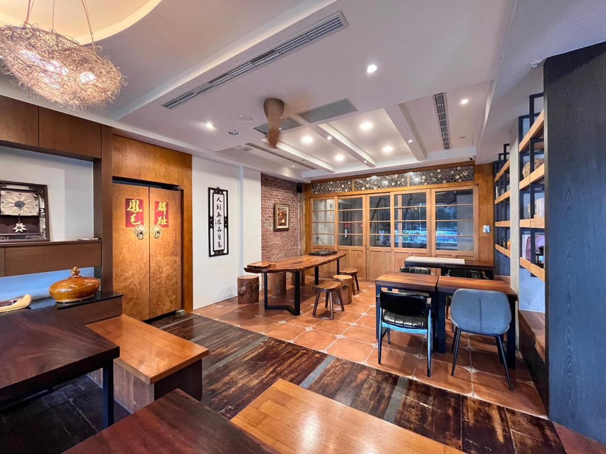 Moment Inn Тайнань Экстерьер фото