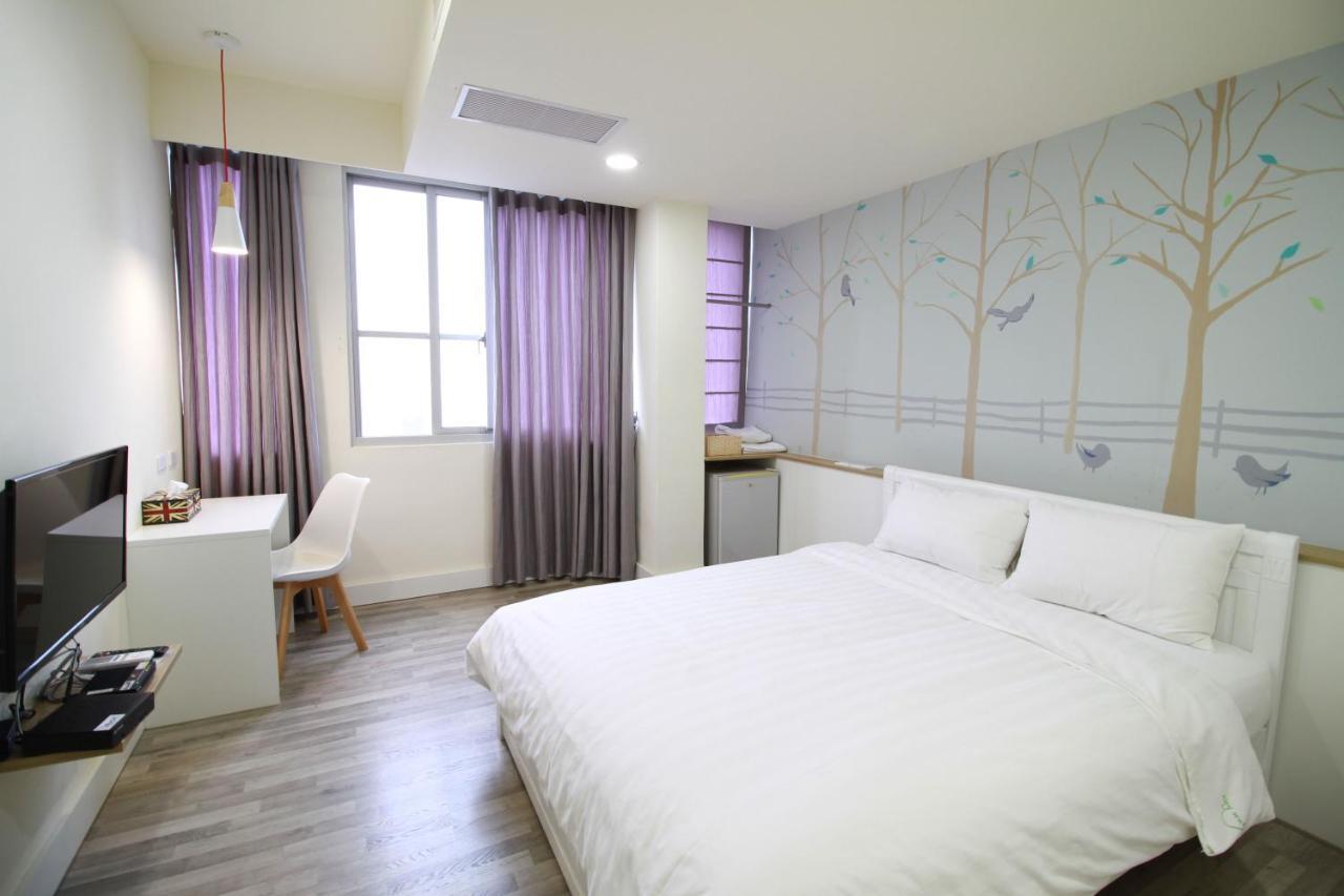 Moment Inn Тайнань Экстерьер фото